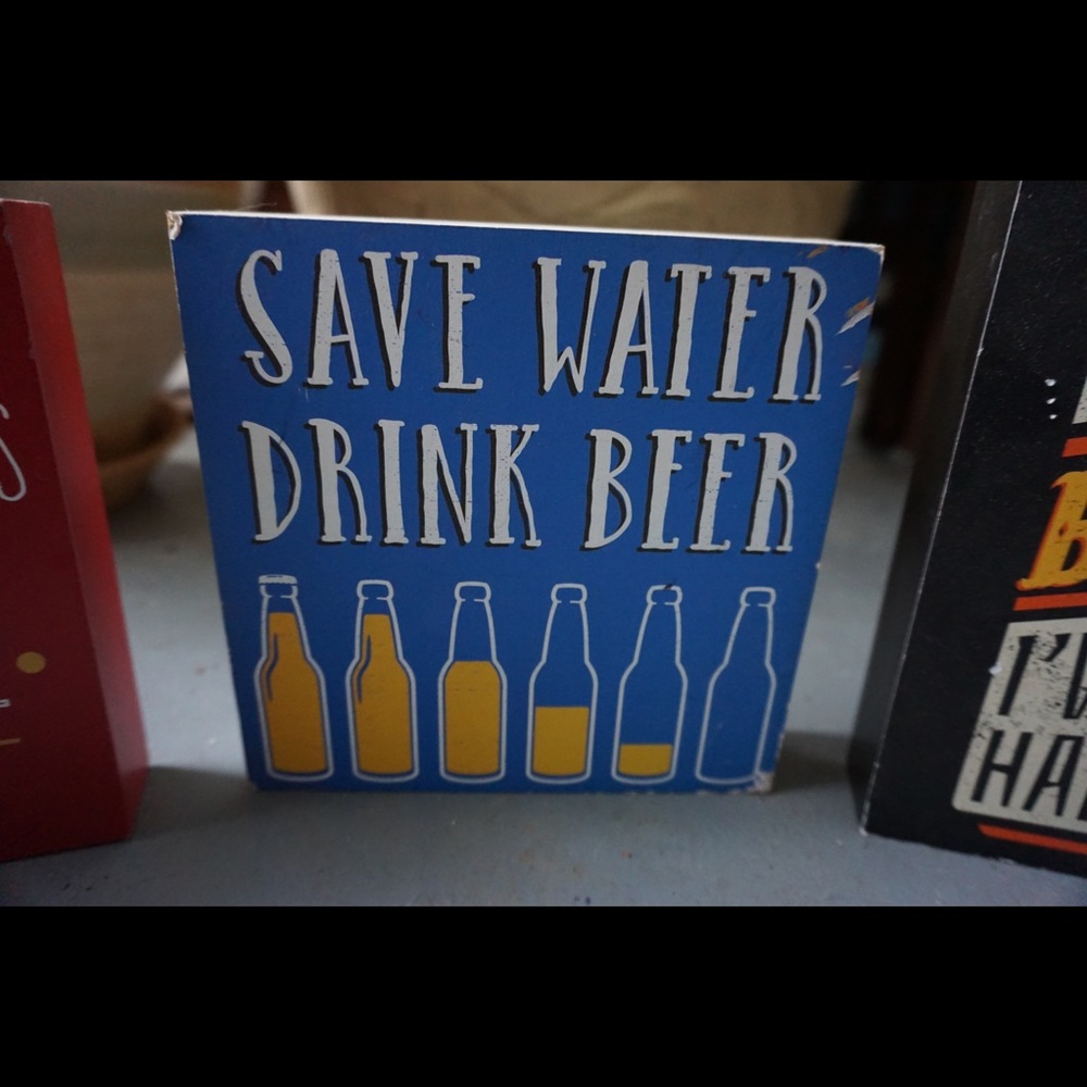 Blue beer sign (1)
